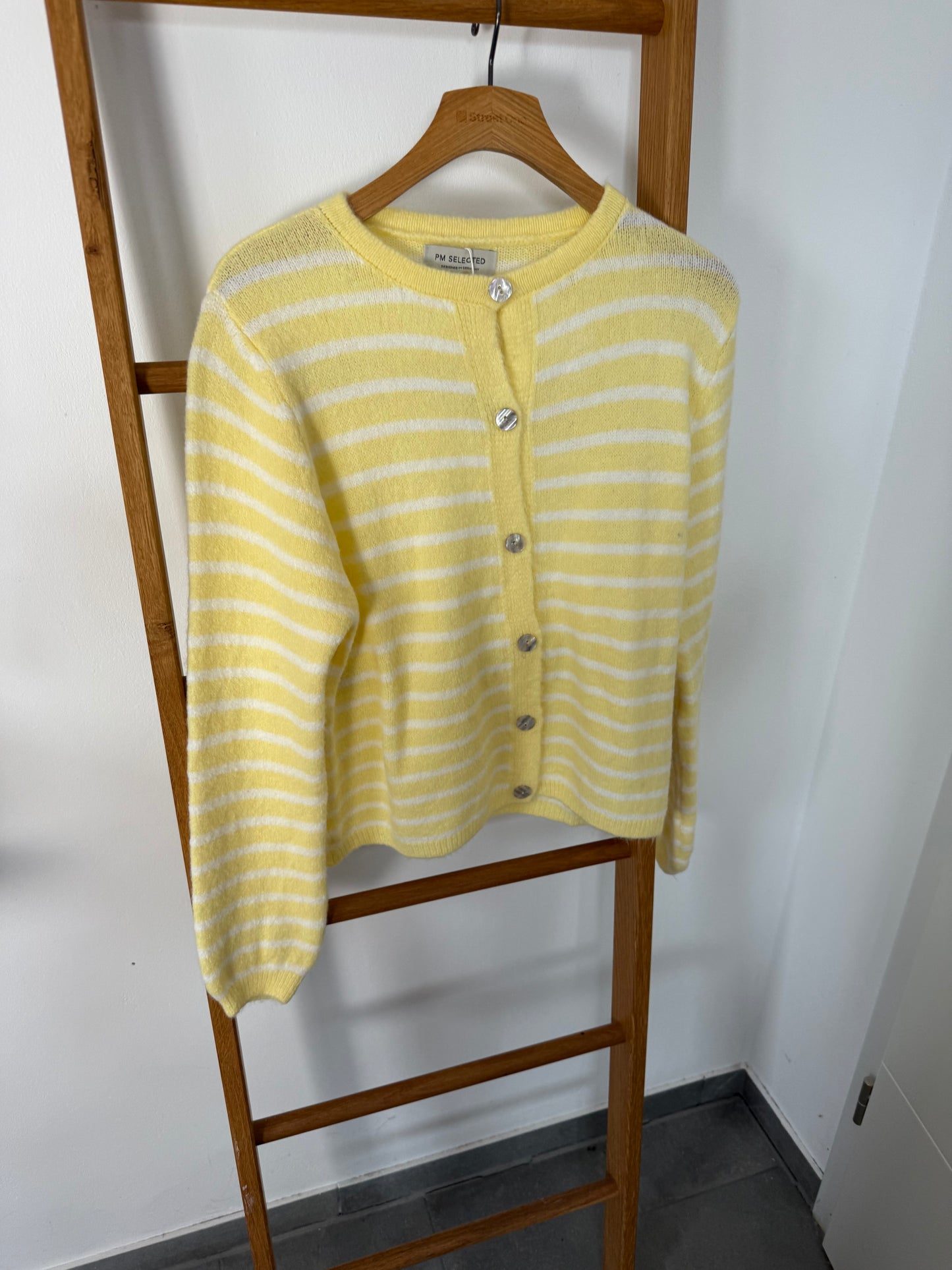 Gestreifte Strickjacke