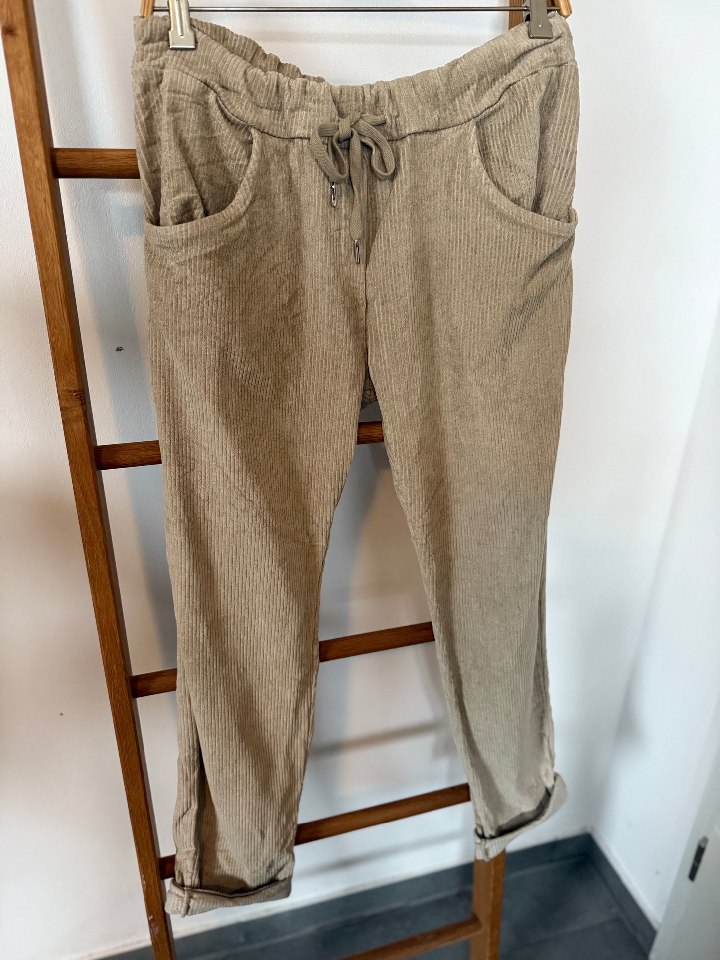 Cordhose im Joggerstyle