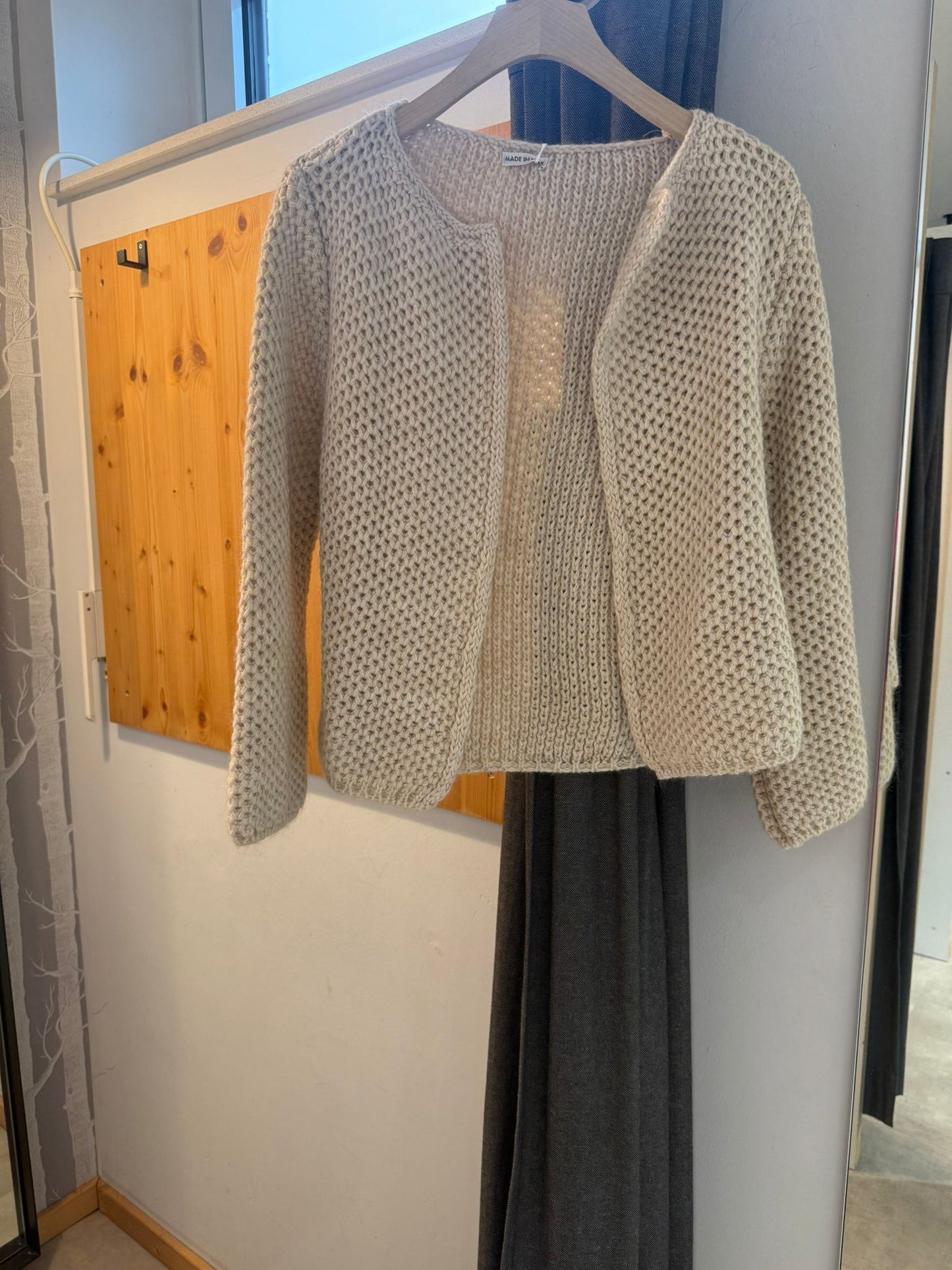 Gehäkelte Strickjacke für Damen – Onesize Cardigan im skandinavischen Stil