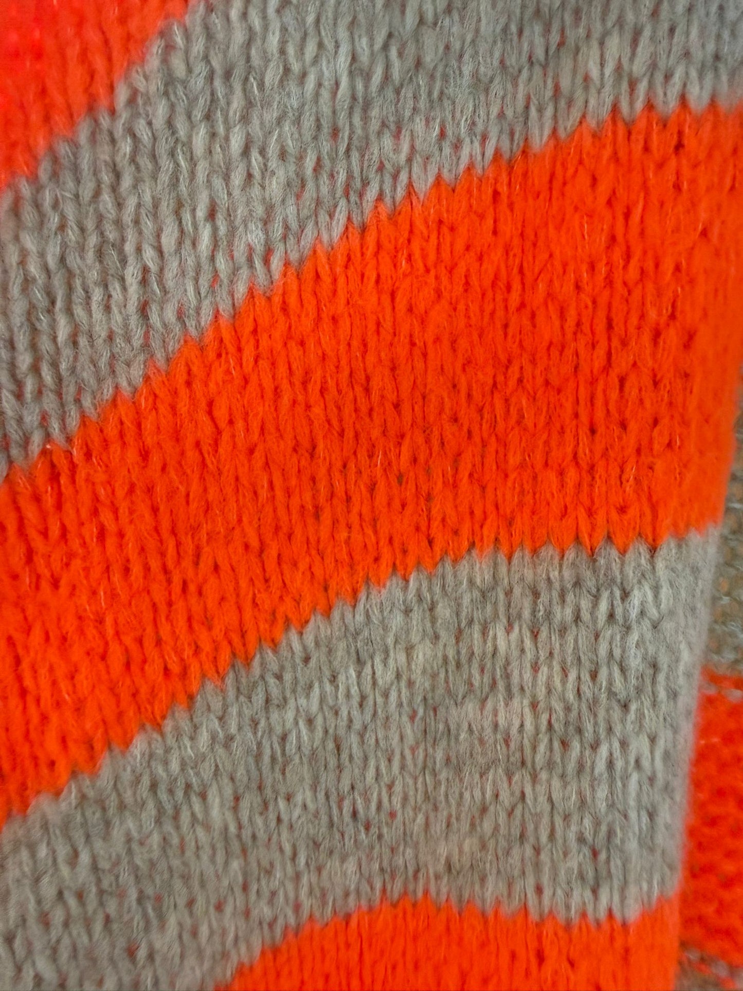 Lange gestreifte Strickjacke – Auffälliger Cardigan im Trend Design