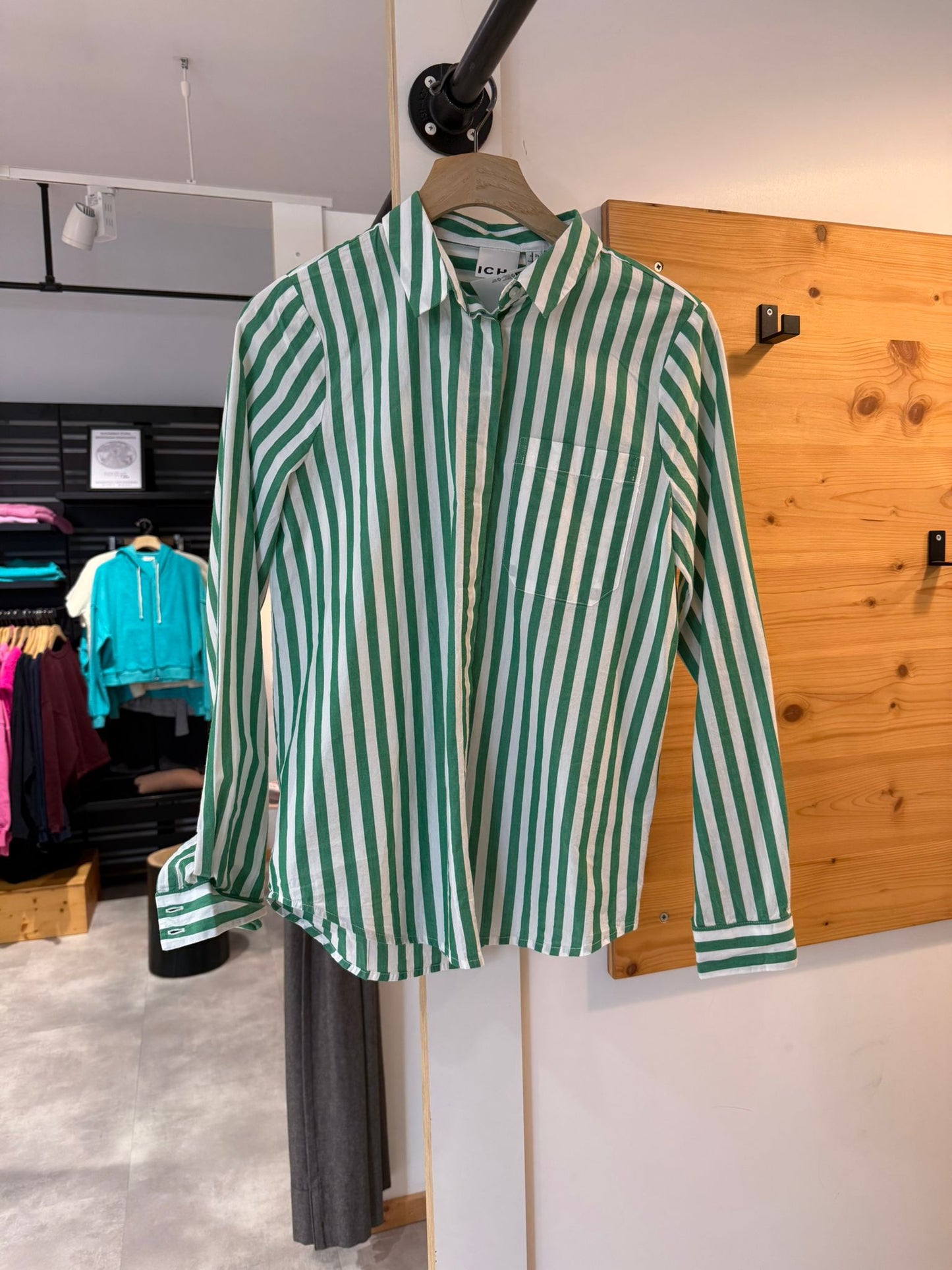 IXASILO STRIPED SH – Bluse in Jolly Green (Grün-Weiß Gestreift) | ichi