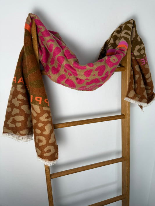 Stylischer Leoschal