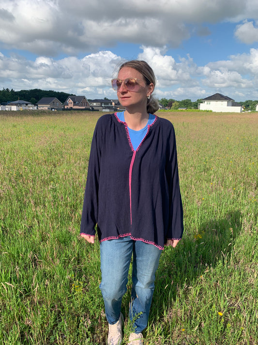 Zwillingsherz Bluse "Neon Stickerei" Marine